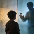 Mi ex no me deja ver a mis hijos: qué hacer si incumple el régimen de visitas
